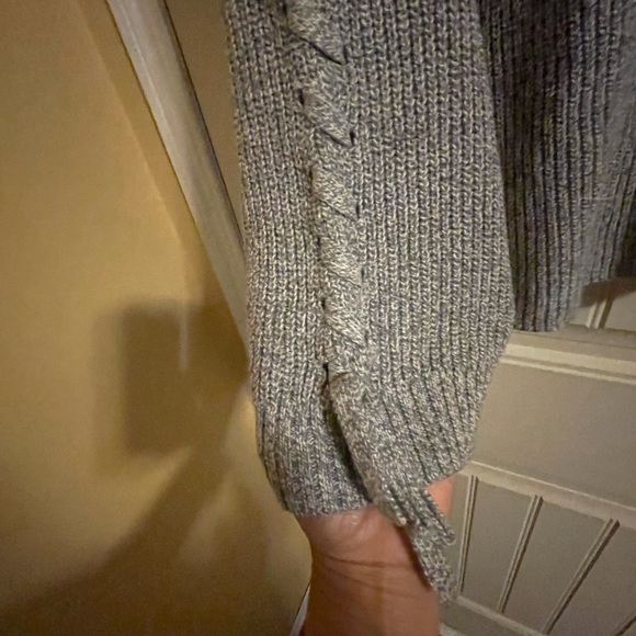 American Eagle Sweater - Picture 3 of 5
